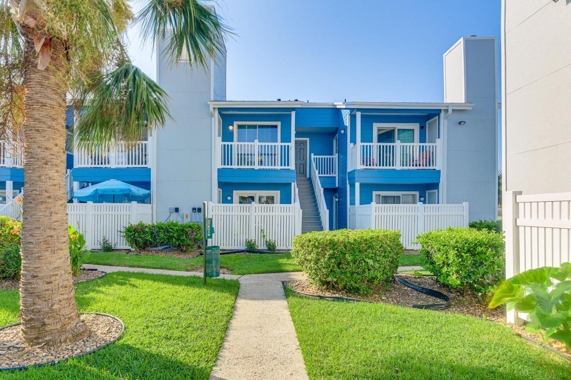 Relaxing Condo, Quarter Mile To Seawall! *
