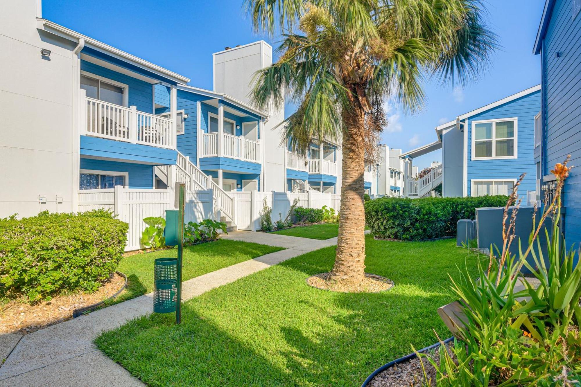 Relaxing Condo, Quarter Mile To Seawall! Galveston