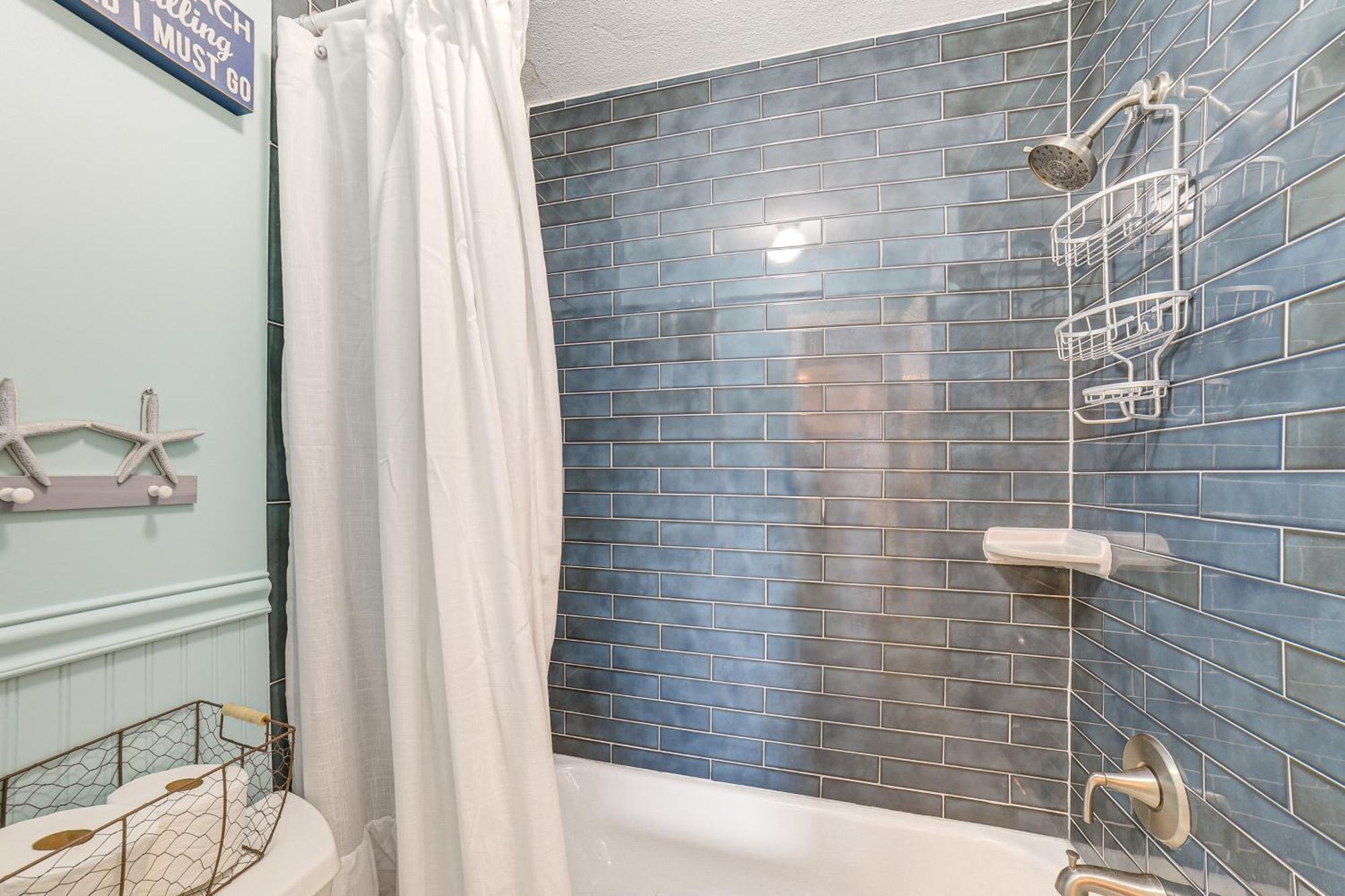Apartment Relaxing Condo, Quarter Mile To Seawall! *