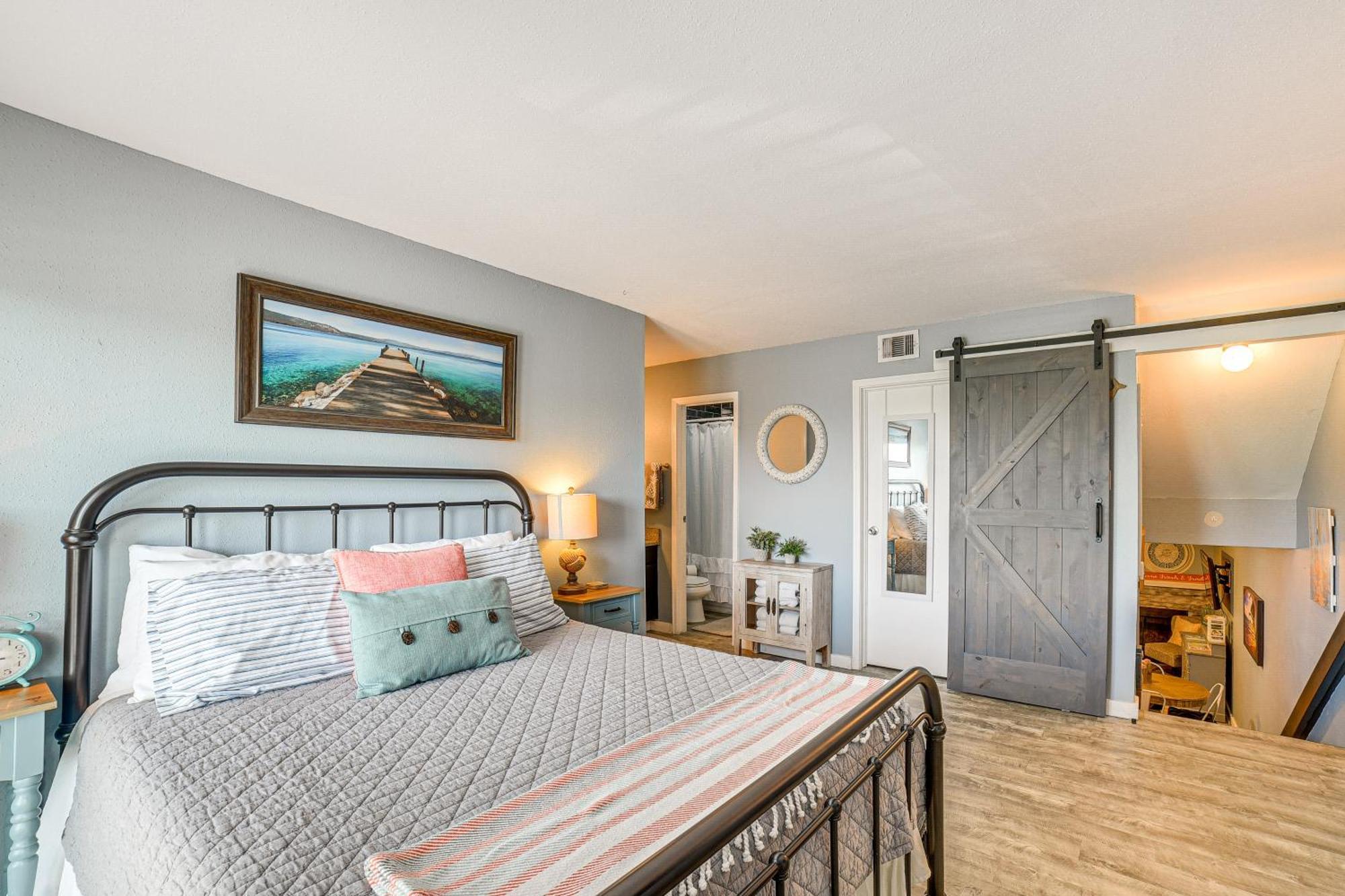 Relaxing Condo, Quarter Mile To Seawall! *