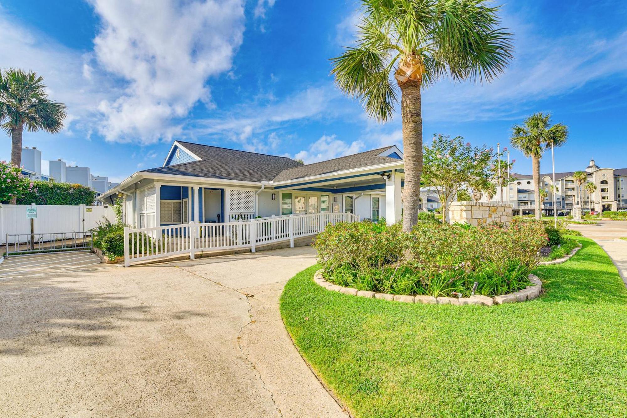 Relaxing Condo, Quarter Mile To Seawall!