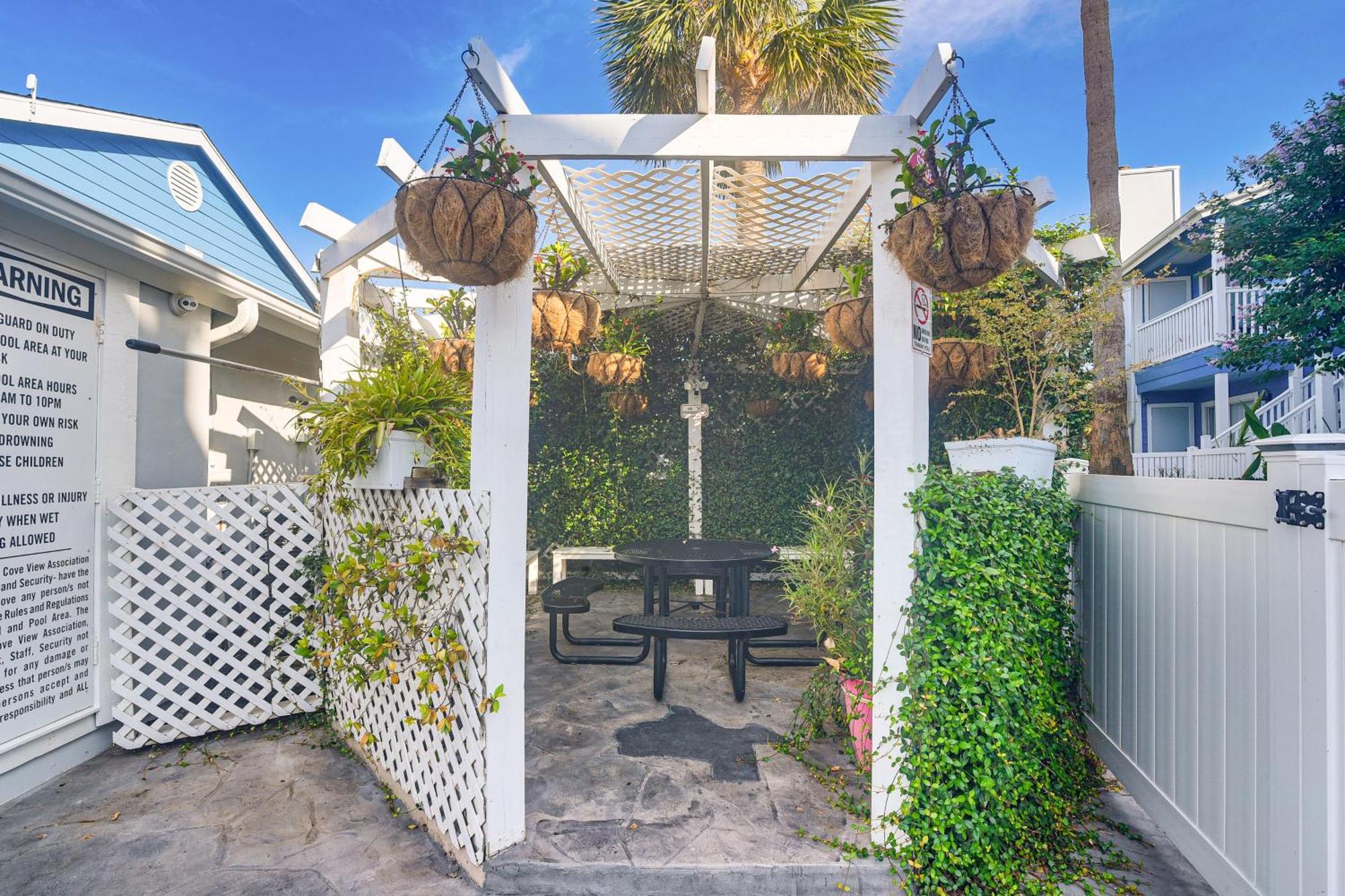 Relaxing Condo, Quarter Mile To Seawall! * Galveston