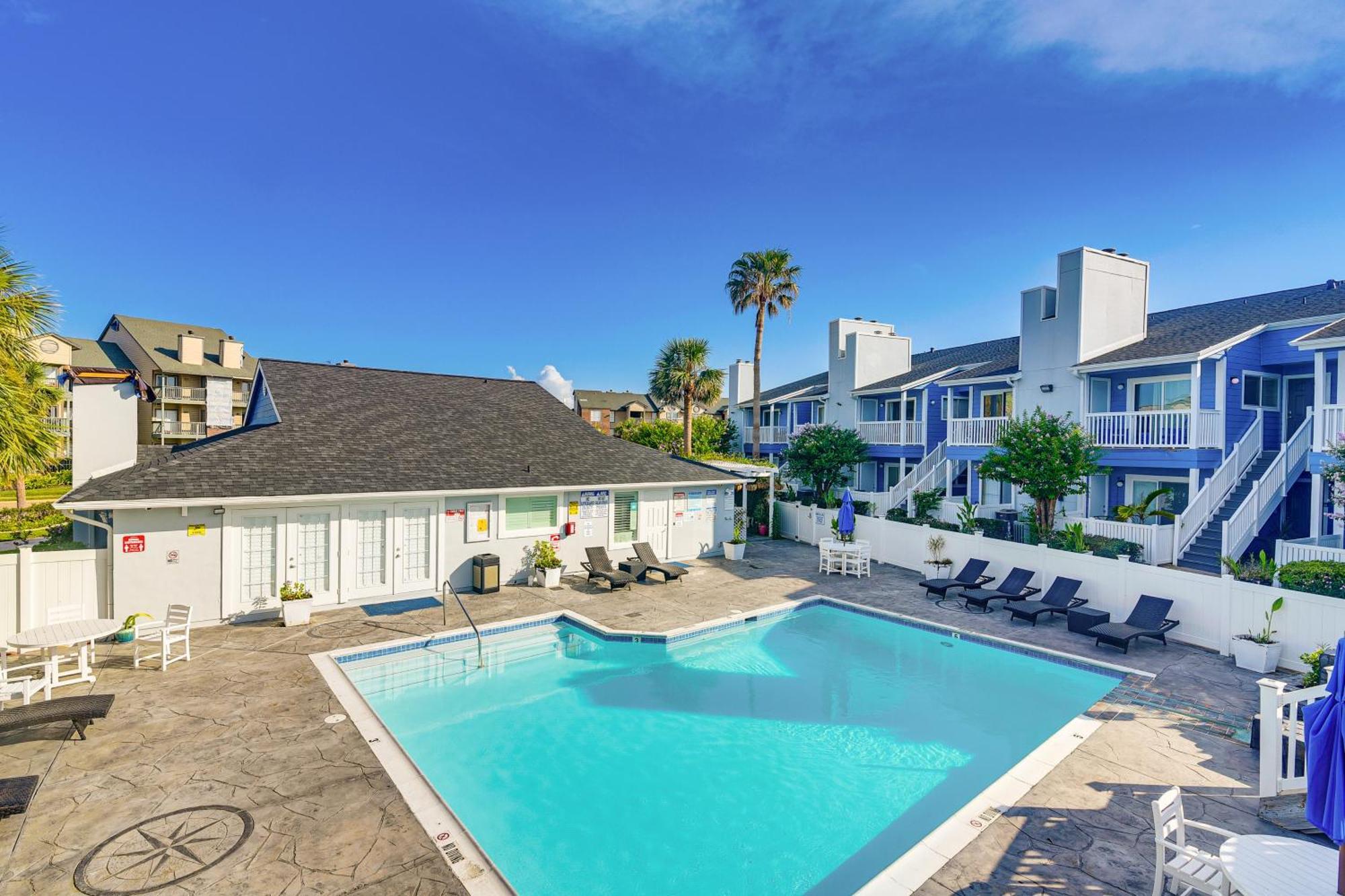 Apartment Relaxing Condo, Quarter Mile To Seawall!