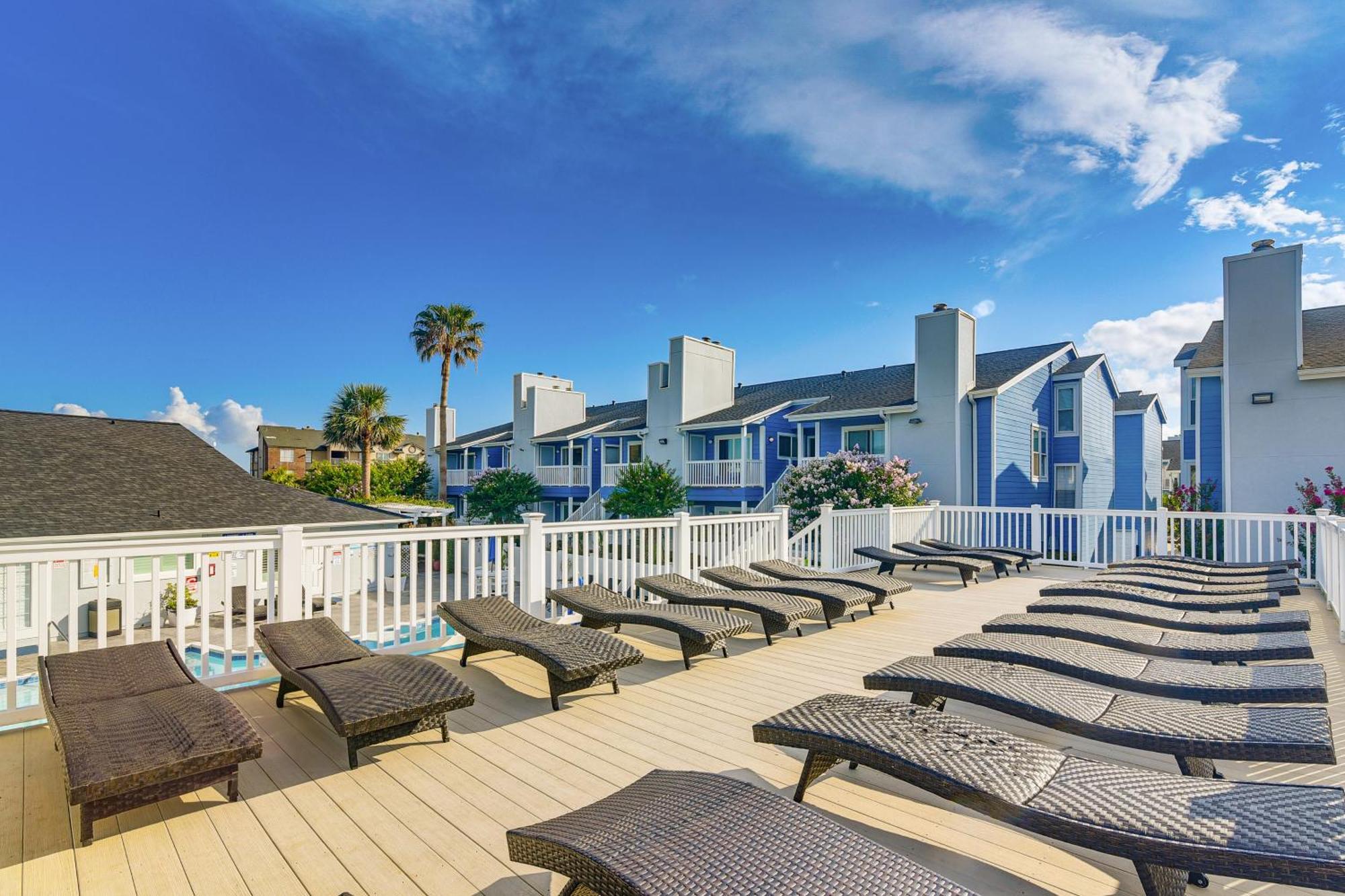 Apartment Relaxing Condo, Quarter Mile To Seawall! *